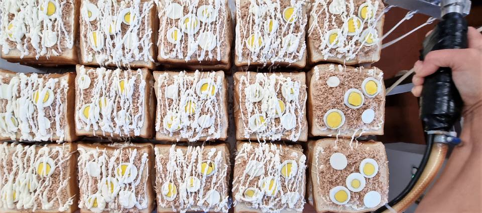 toast con farcitura a base di ingredienti toscani