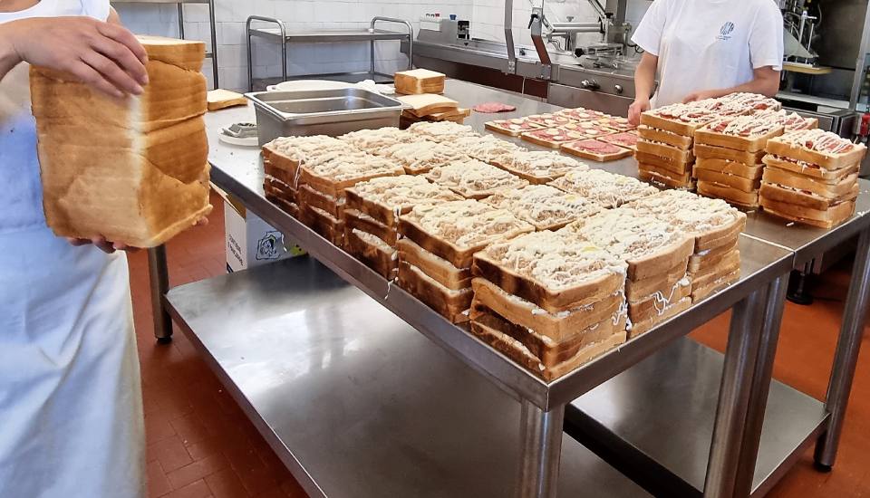 produzione toast e tramezzini