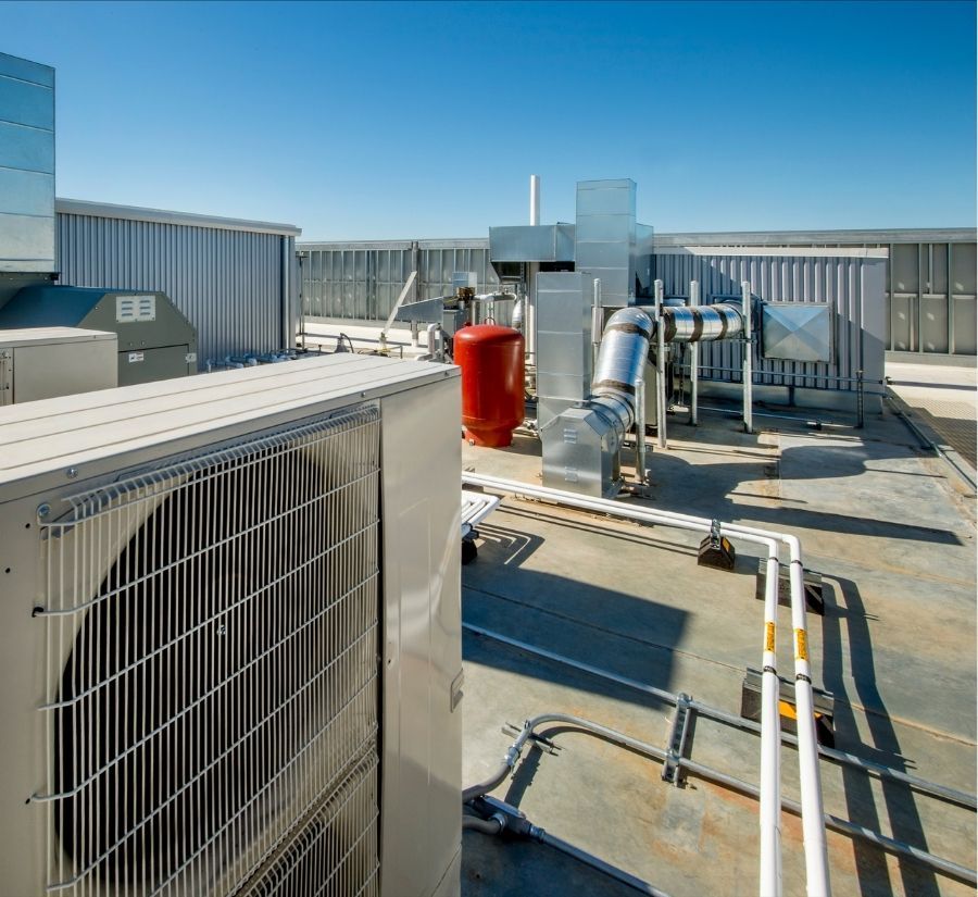 A large air conditioner is sitting on top of a roof