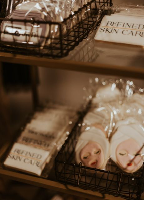 Shelves display packaged headbands and labels reading 
