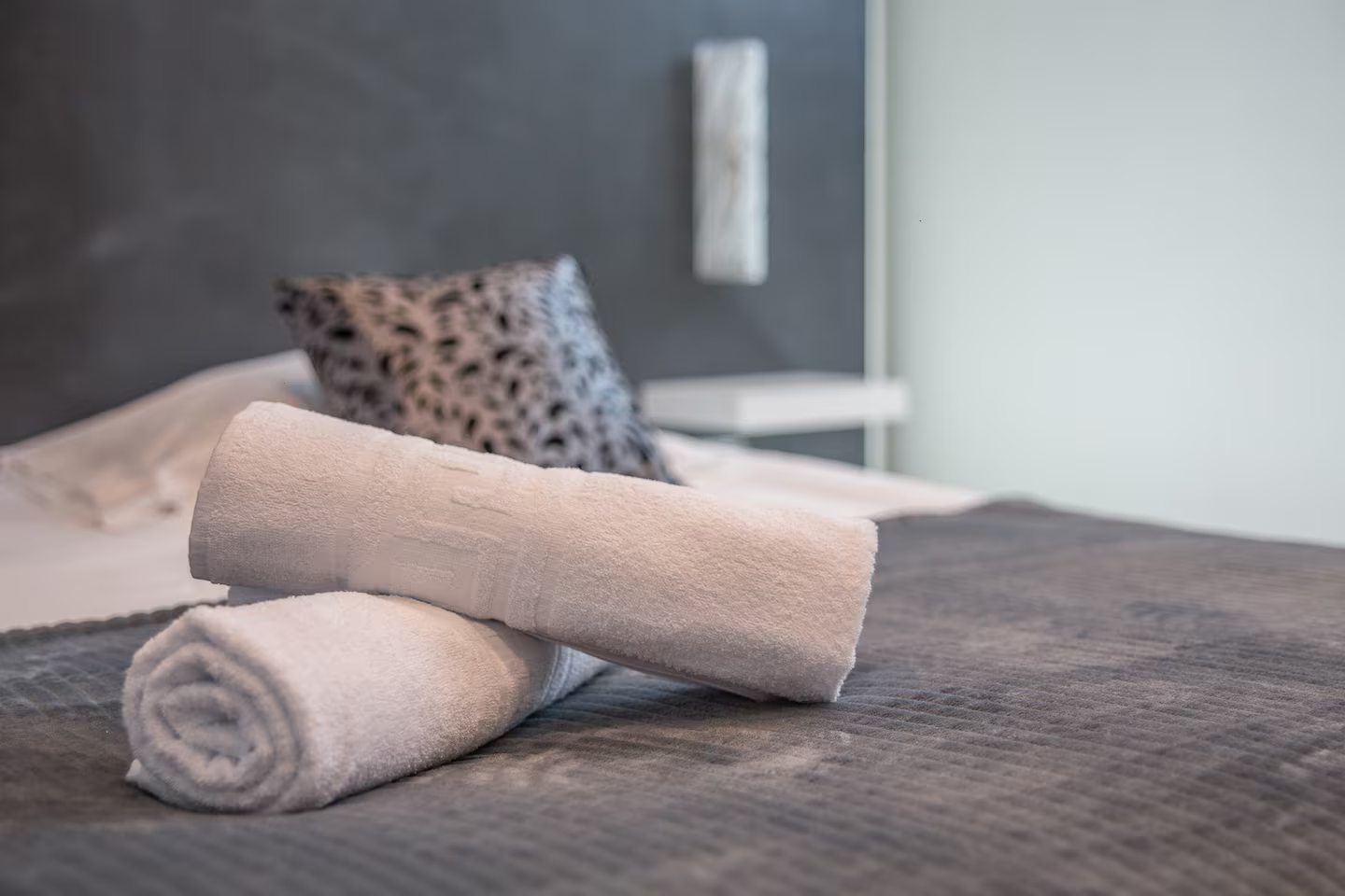 serviettes sur le lit