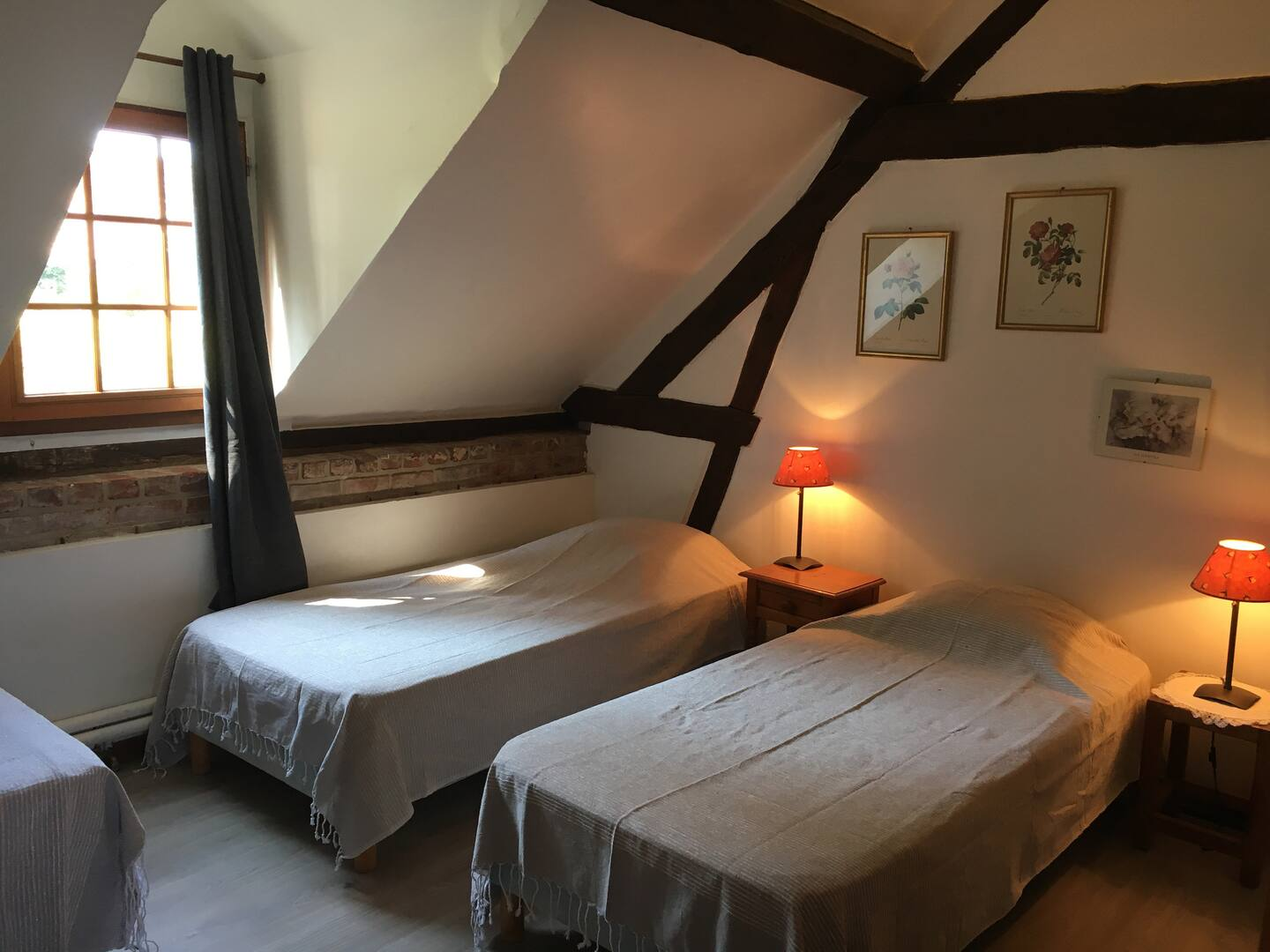 Chambre avec 3 lits simples