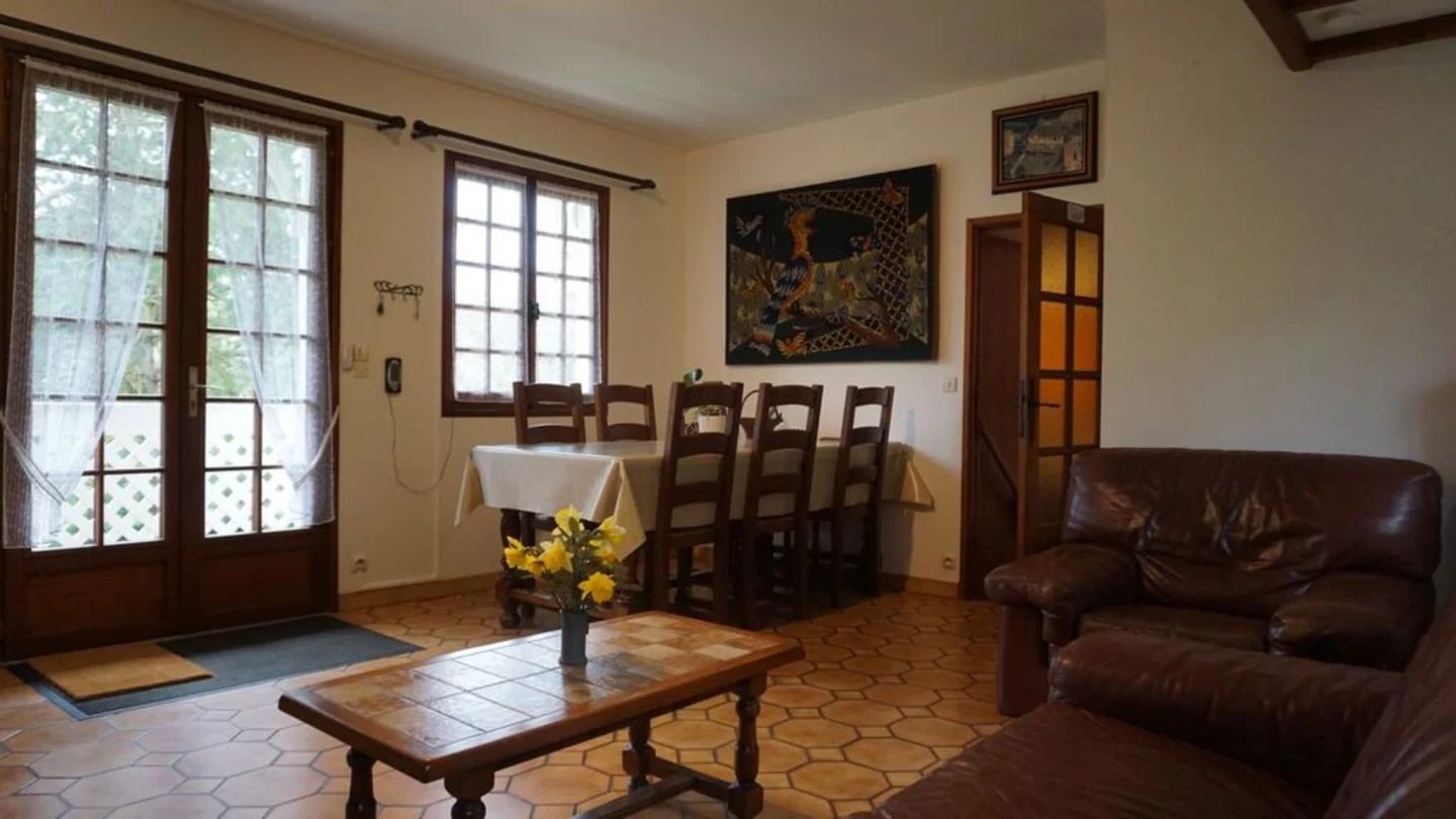 chalet des falaises gite fécamp vue intérieure et extérieure terrasse jardin canapé lits