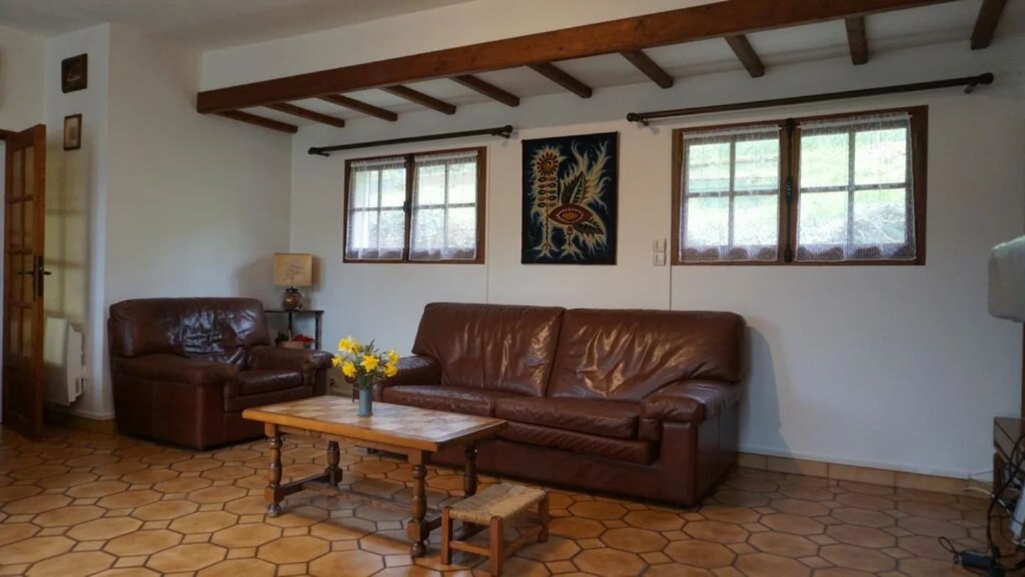 chalet des falaises gite fécamp vue intérieure et extérieure terrasse jardin canapé lits