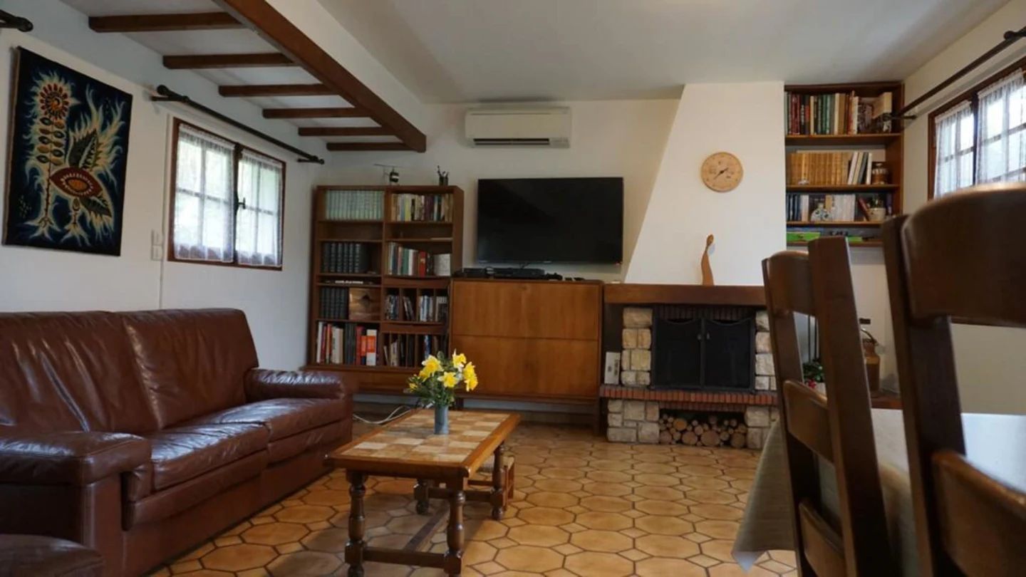 chalet des falaises gite fécamp vue intérieure et extérieure terrasse jardin canapé lits