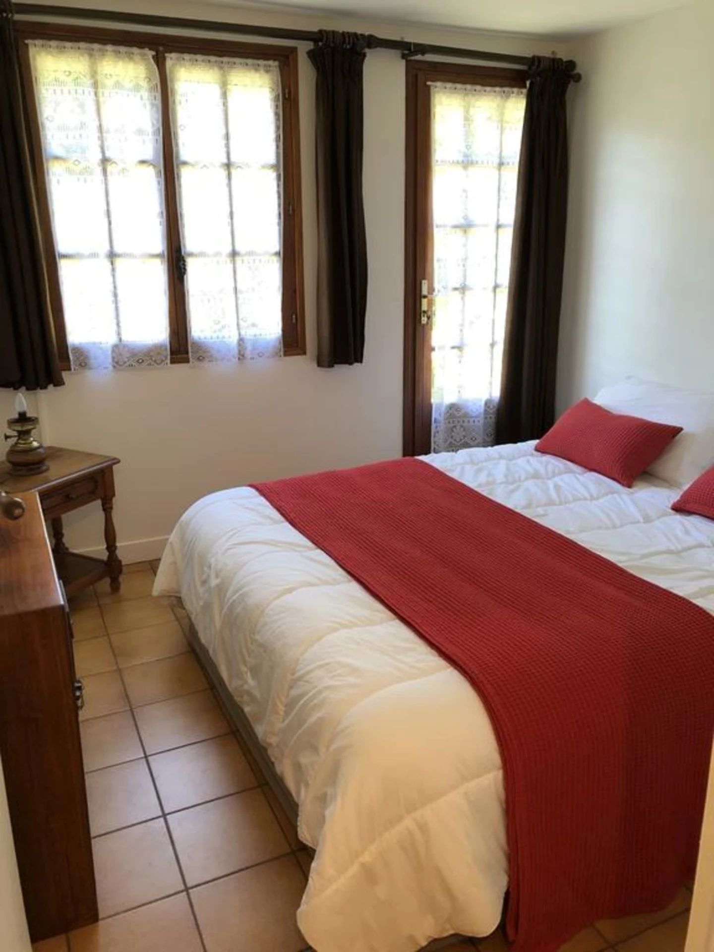 chalet des falaises gite fécamp vue intérieure et extérieure terrasse jardin canapé lits