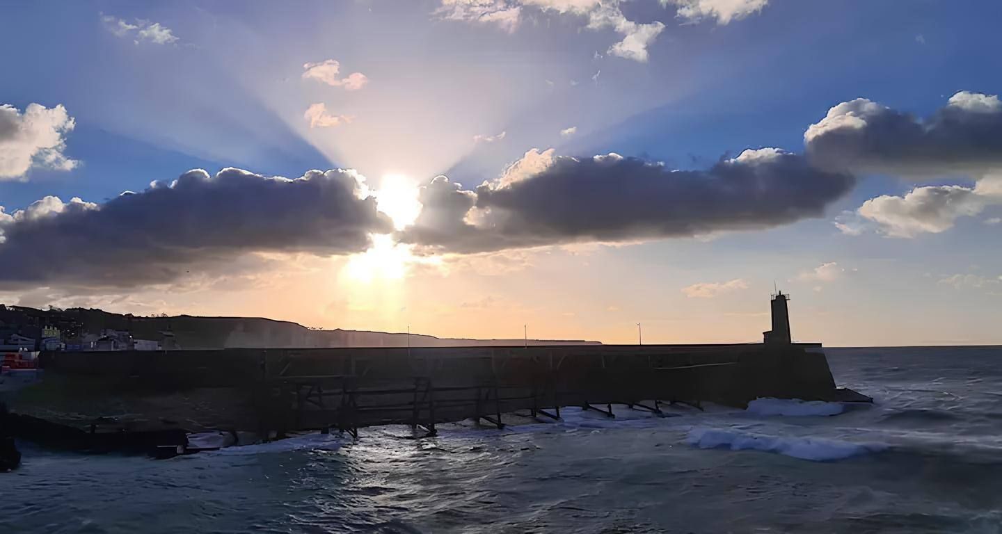 Gite Ganzeville vue sur le coucher de soleil de la plage de Fécamp