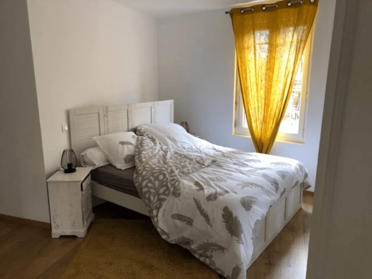 Gite Etretat plein centre vue intérieure salle de bain séjour salon tout décoré avec gout