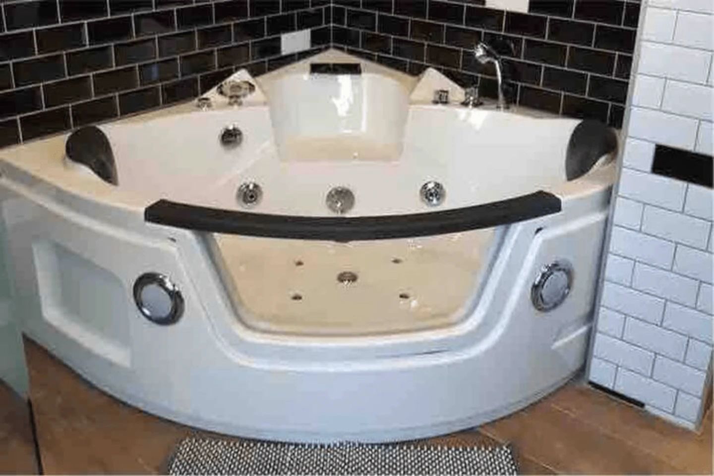 Gite Etretat plein centre vue intérieure salle de bain séjour salon tout décoré avec gout