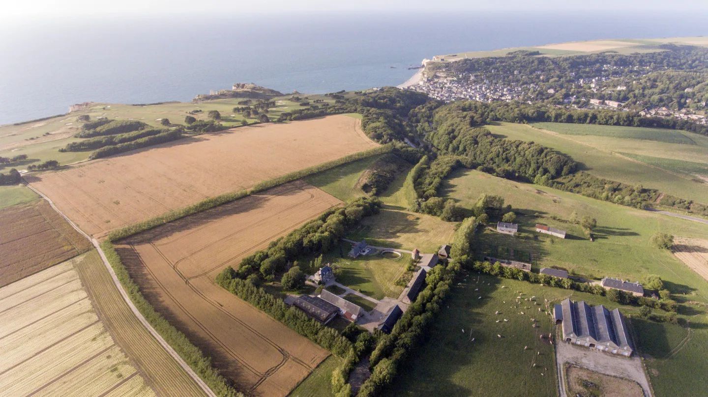 Vue aérienne du gite domaine de la valaine à Etretat