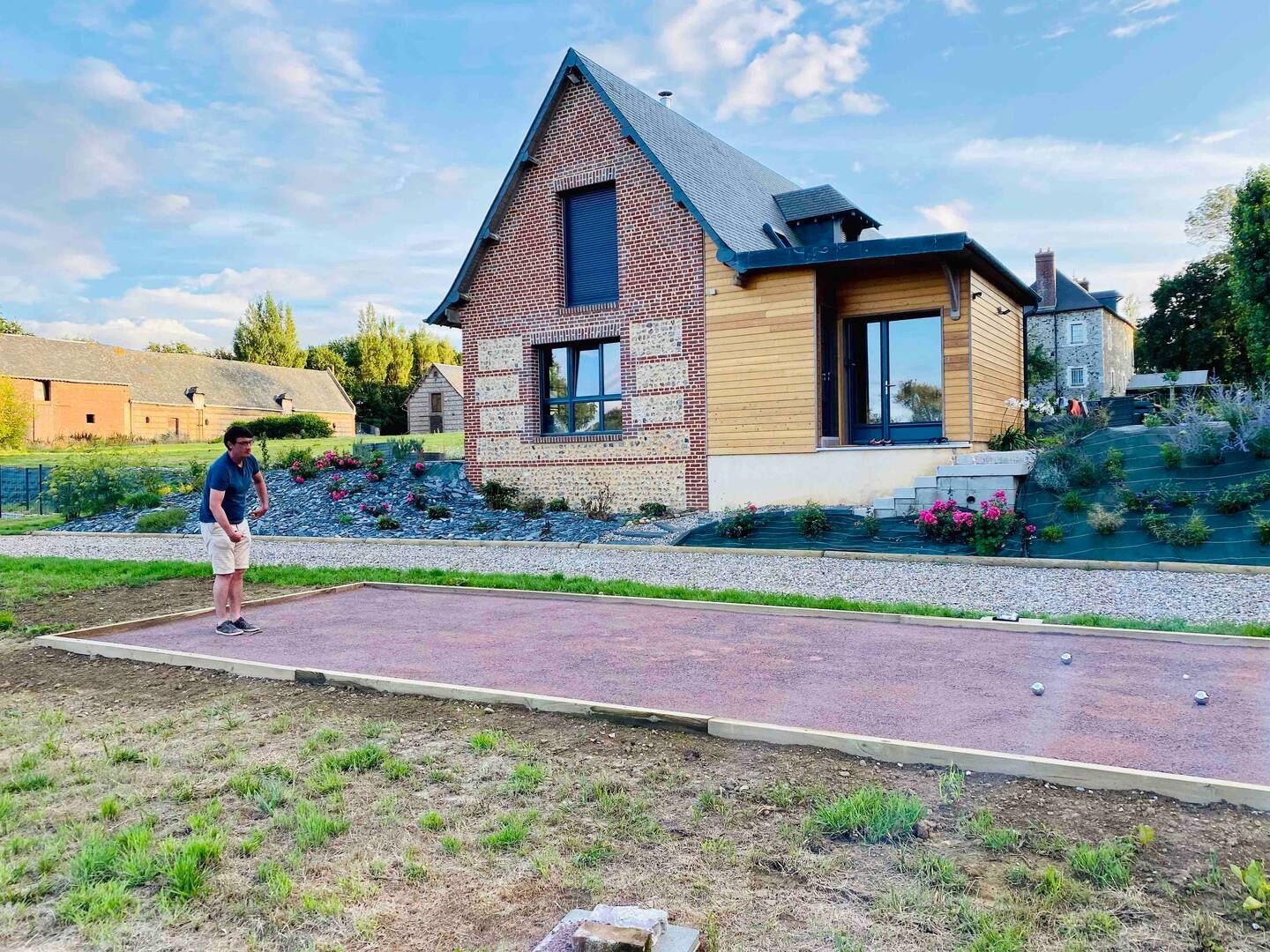 Vue extérieure du domaine de la valaine à Etretat