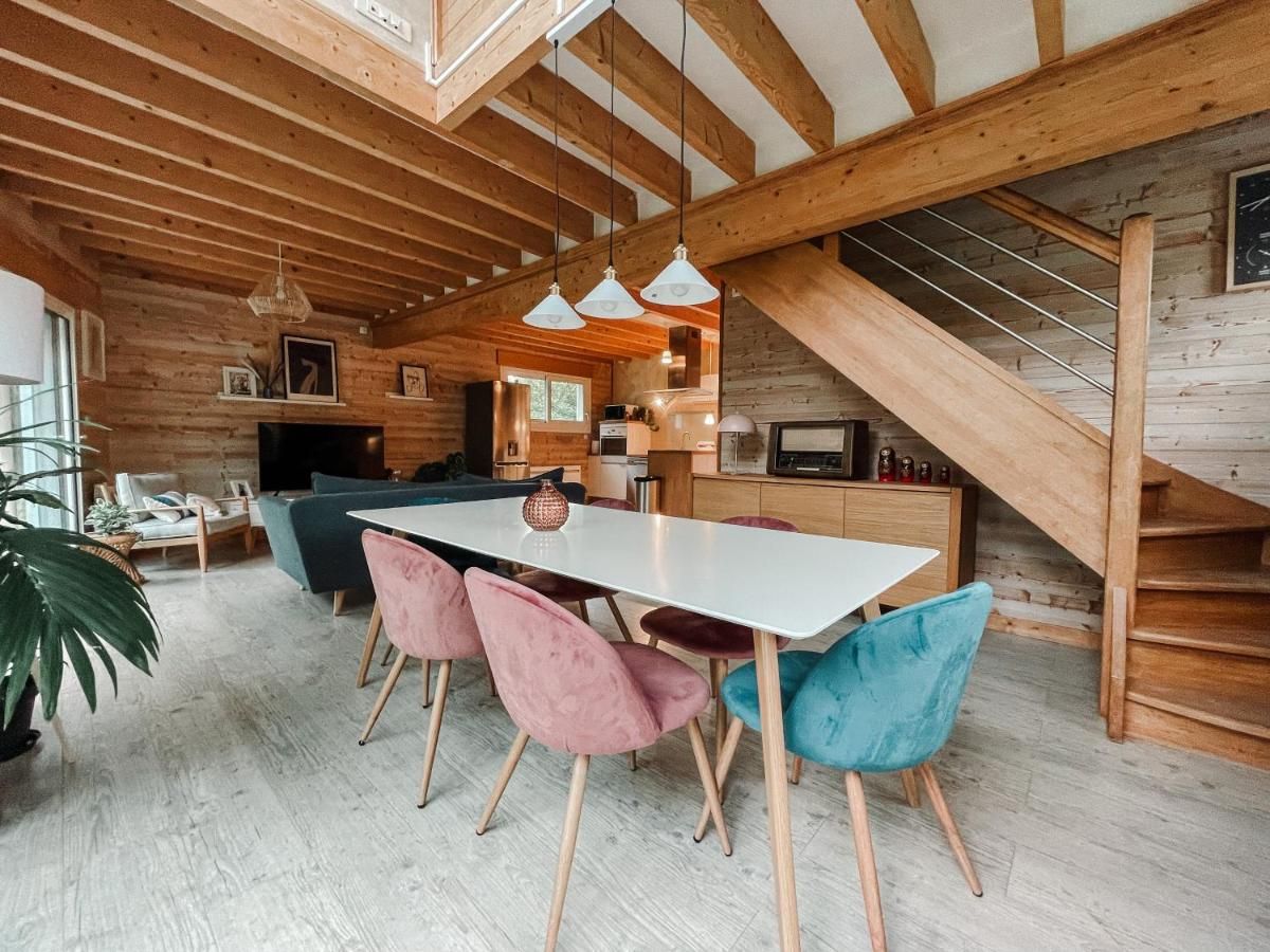 Photo de la table dans le salon