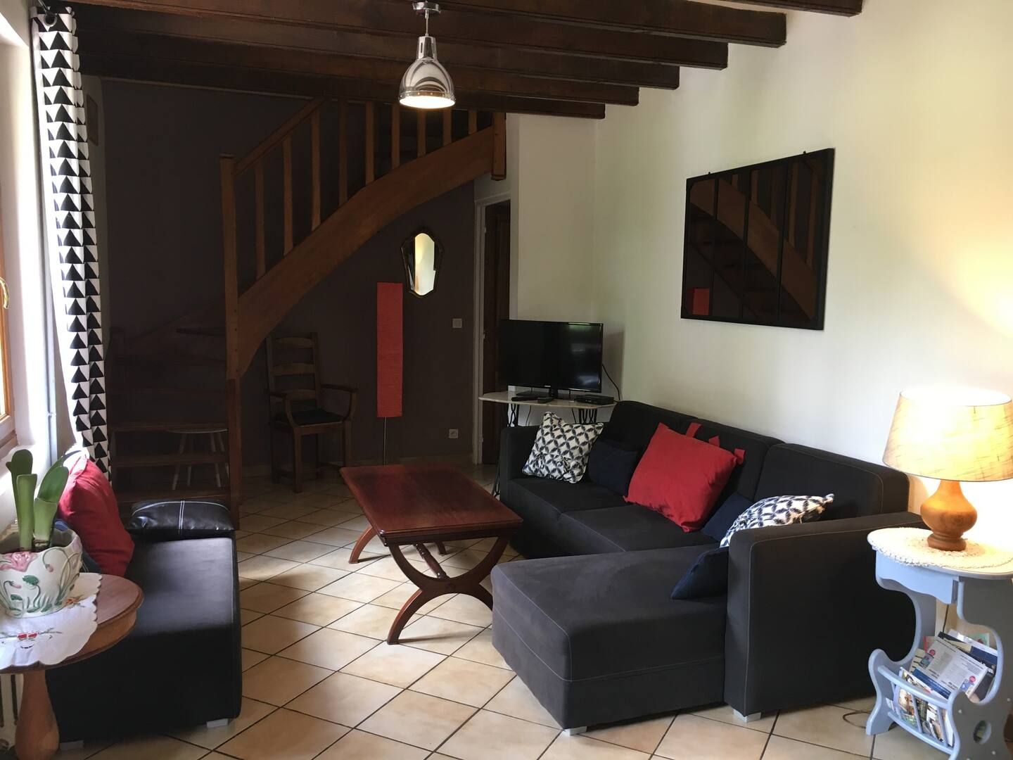 Intérieur du gite avec séjour salon