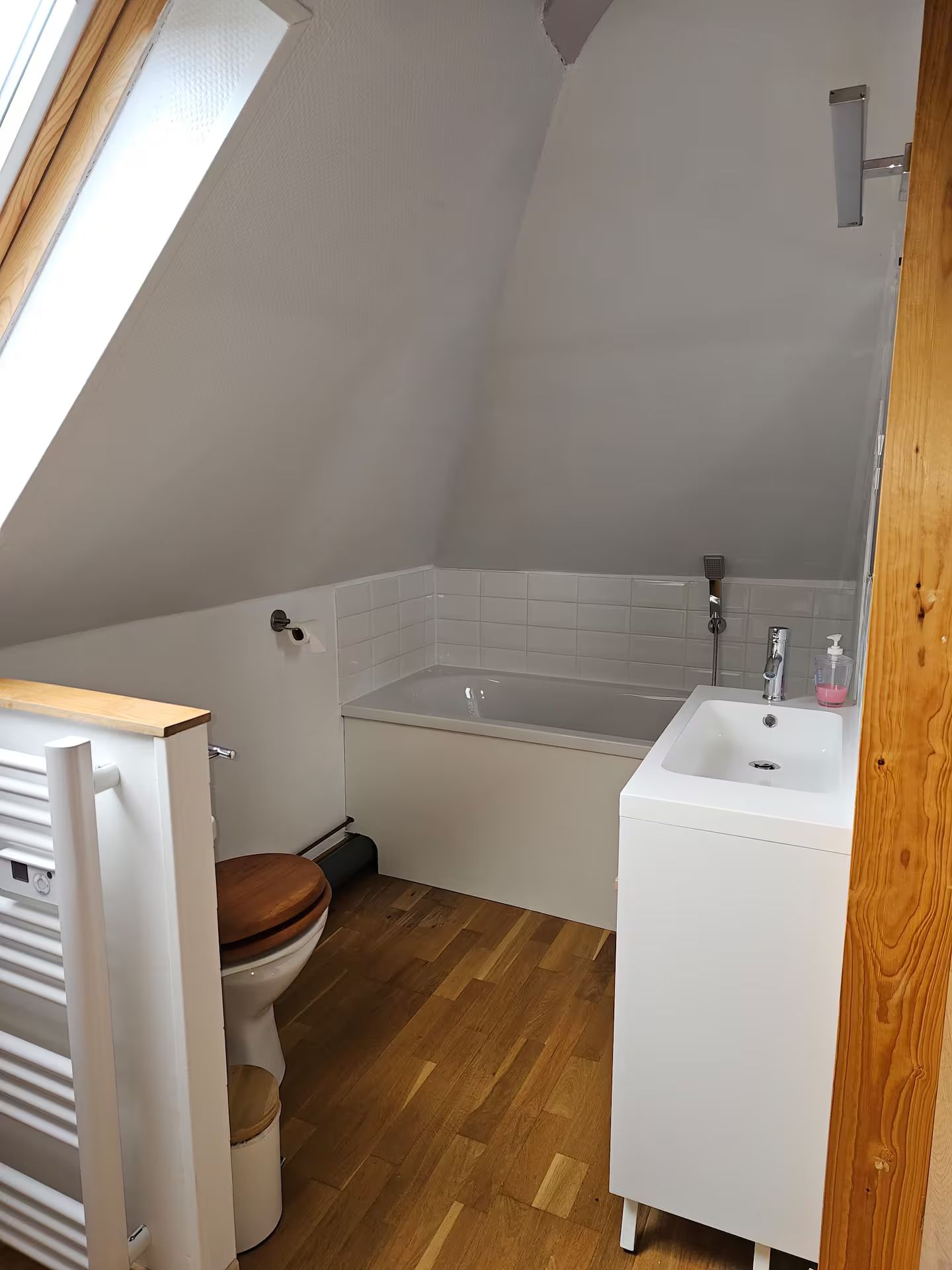 salle de bain baignoire wc