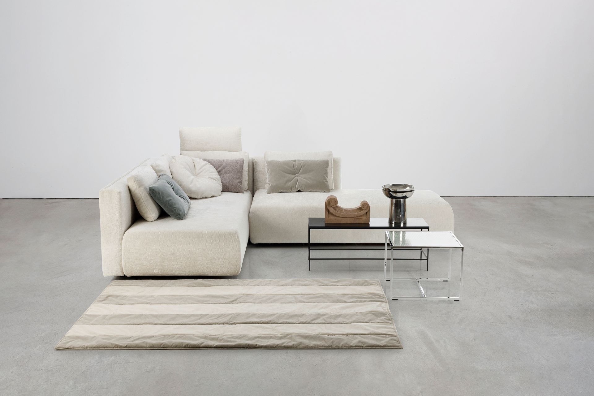 Brühl Sofa four-two compact und soft Lounge-Landschaft oder ein bequemes Doppelbett in Stoff und Leder bei Möbeö Galerie Neuhauser in Gerasdorf bei Wien