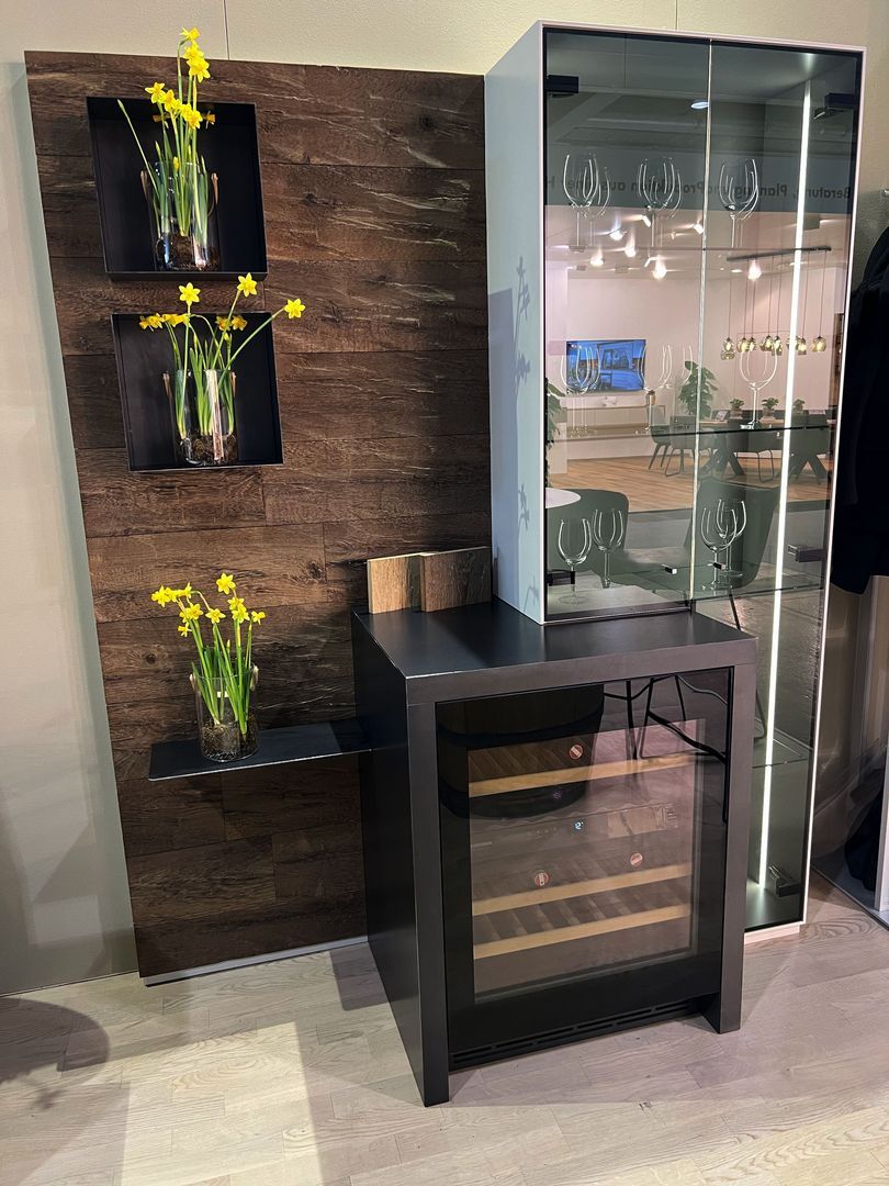 Haas Möbel Vitrine bei Möbel Galerie Neuhauser in 2201 Gerasdorf bei Wien