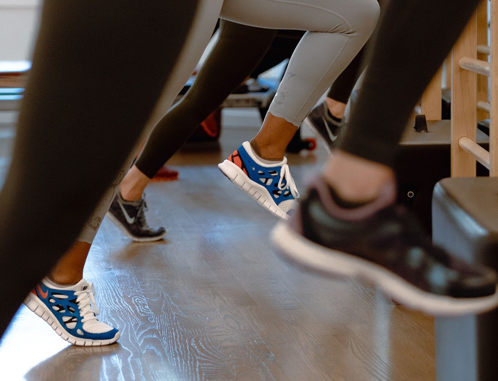 A person wearing a pair of blue and white nike shoes