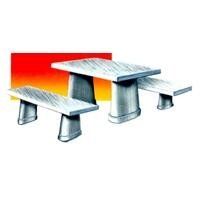 tavolo con panchine abbinate in cemento