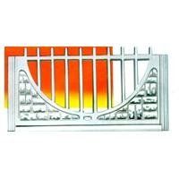 cancellata con pali e sassi finti