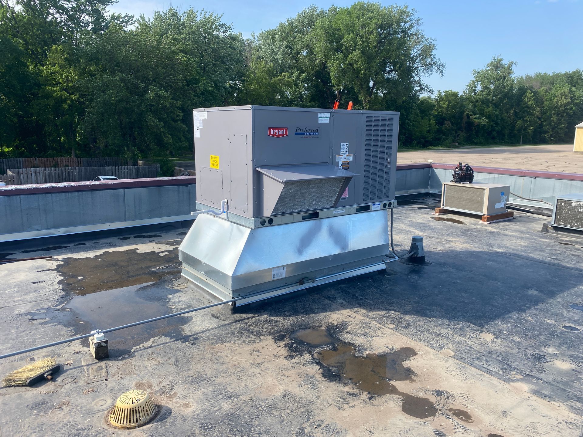 Full Time Heating & Cooling | A large air conditioner is sitting on top of a roof.