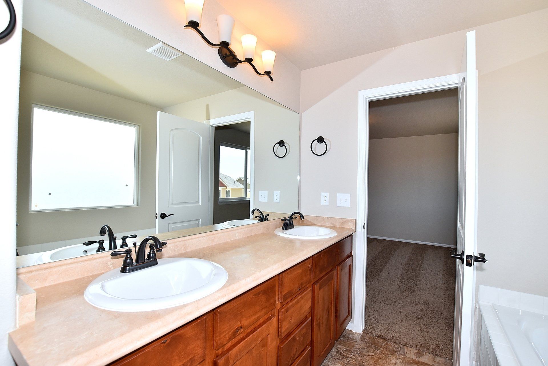 Large bathroom with bathtub and two sinks
