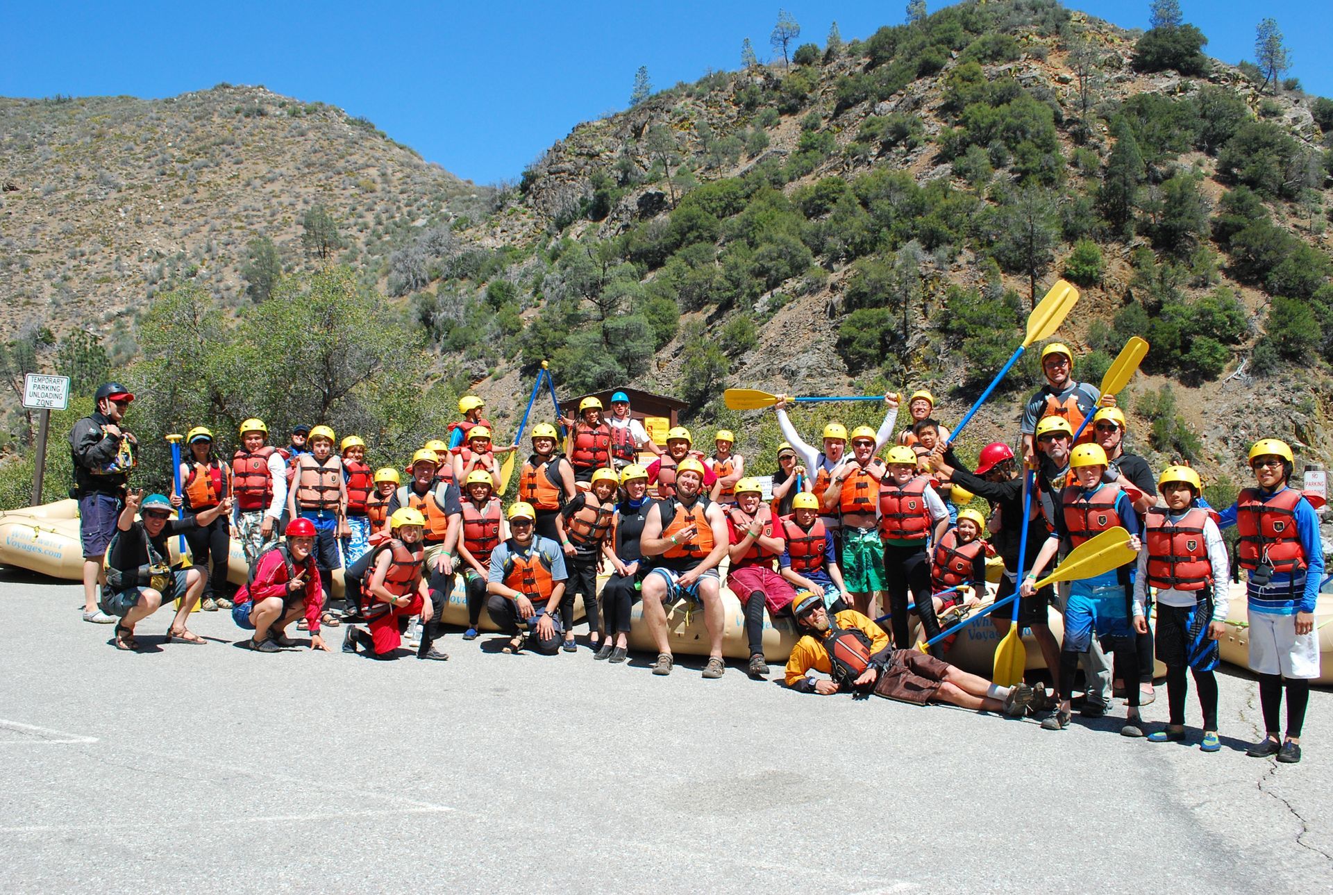 a large group of people with rafting oars in their hands