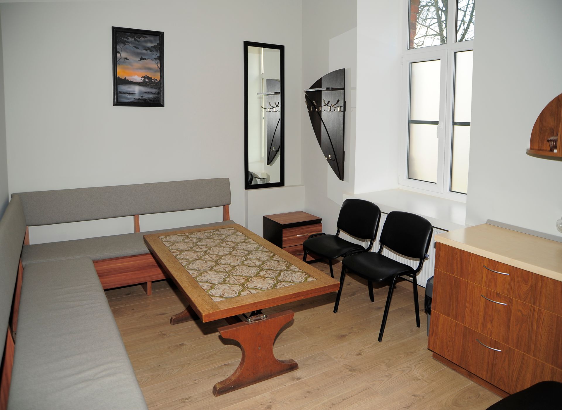 Kambarys 2 prie šarvojimo salės