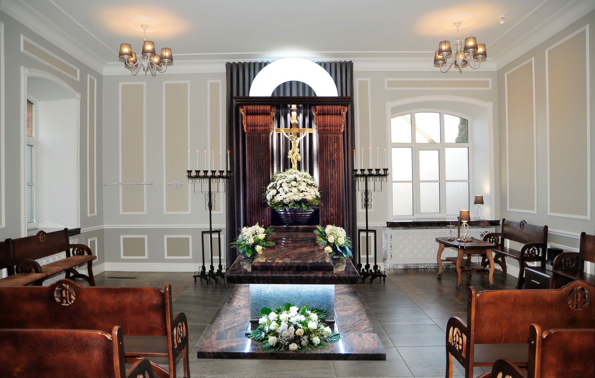 Šarvojimo salės vaizdas iš priekio