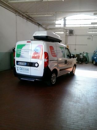 Furgone per pulizia tappezzeria auto con prodotti a nanotecnologia a Prato