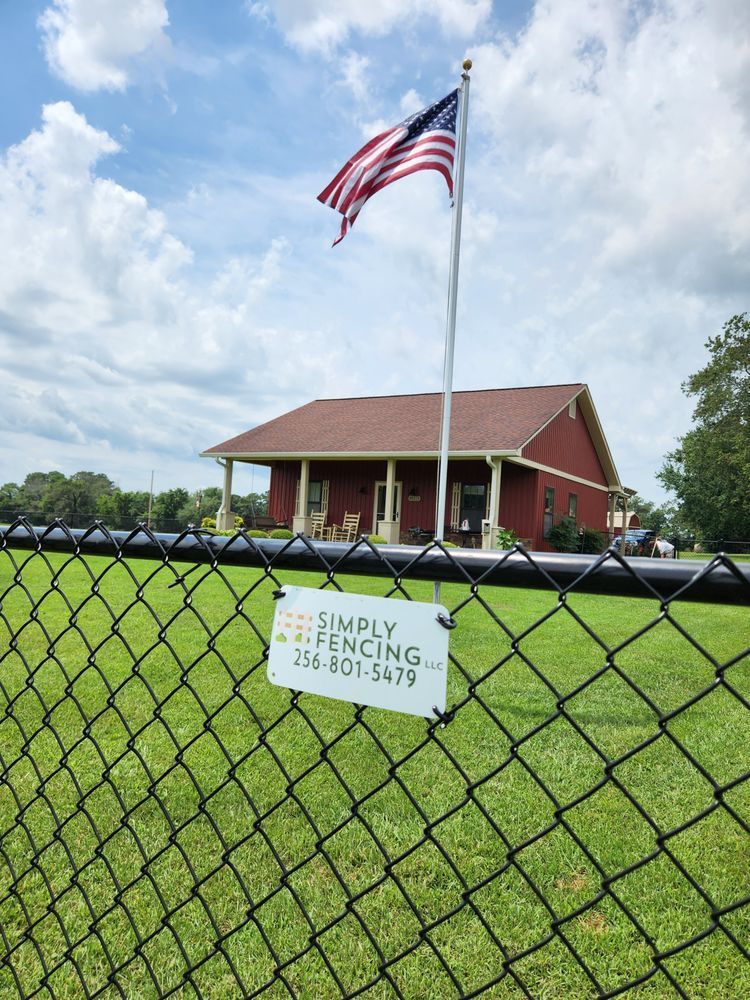 A chain link fence with a sign on it that says simply fencing