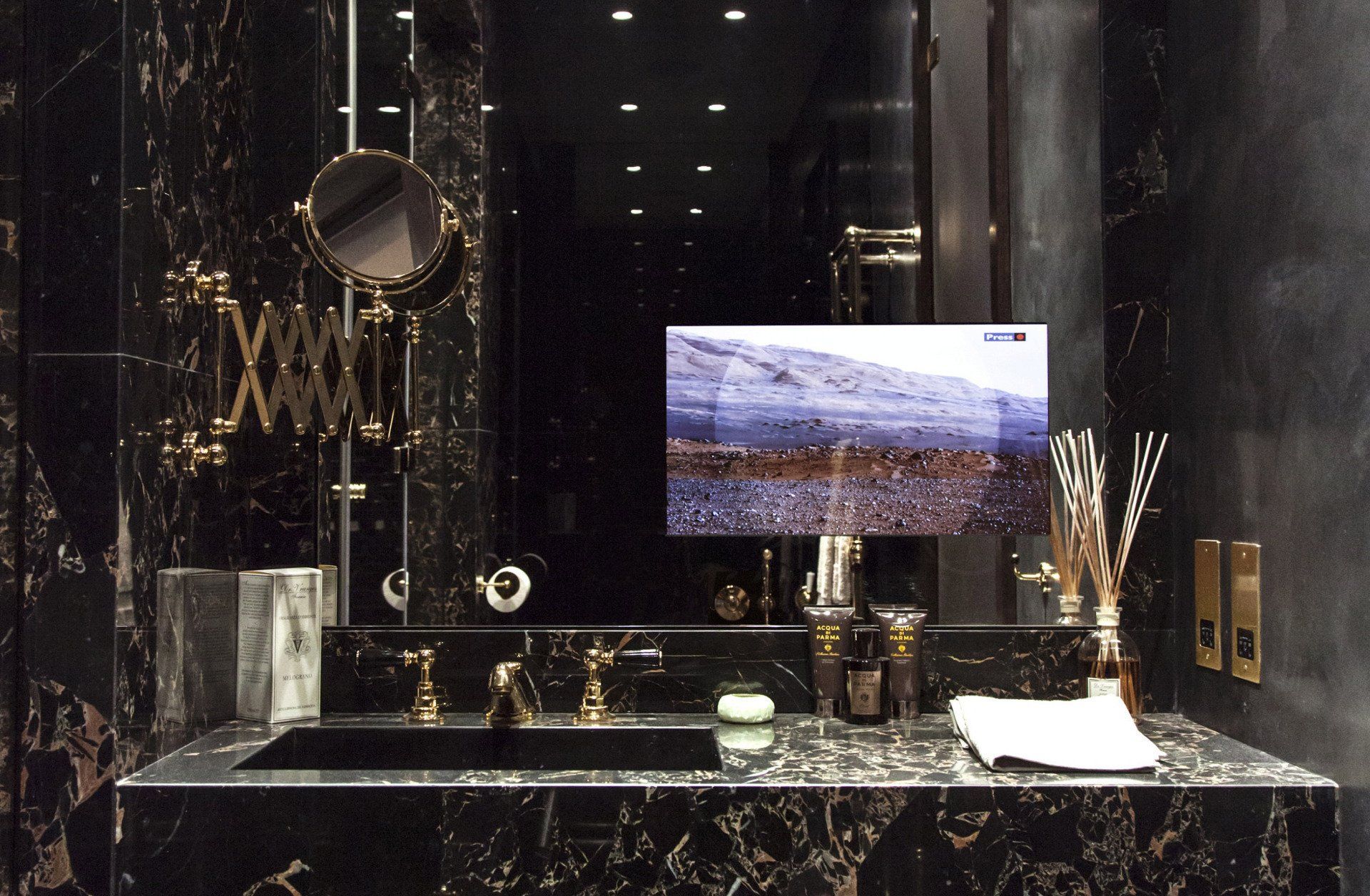 tv specchio su misura