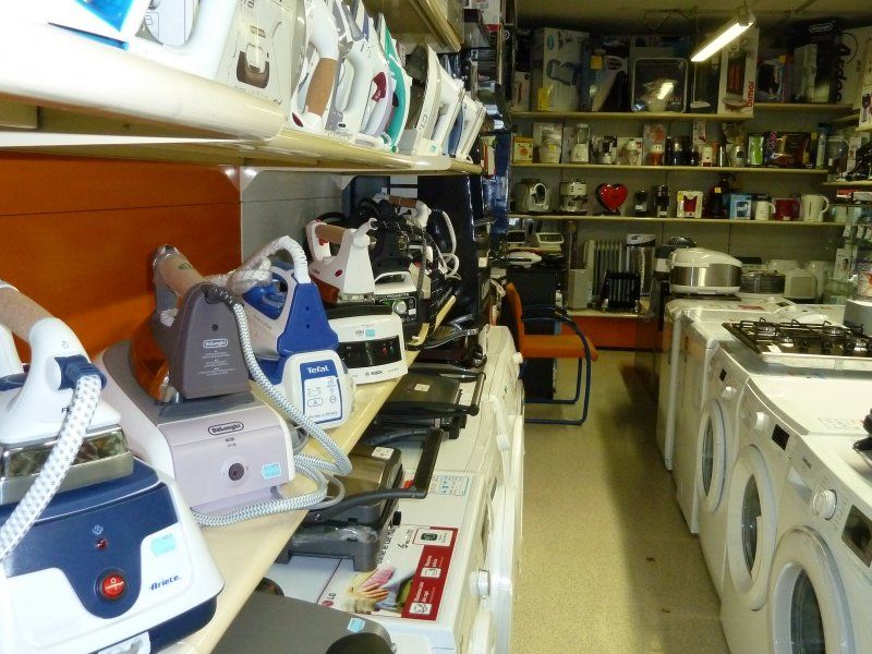 piccoli elettrodomestici esposti in negozio