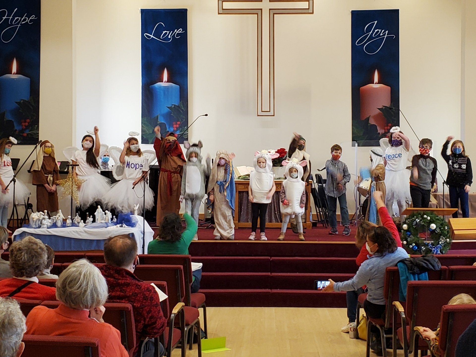 Children performing song for Christmas Pageant 2021
