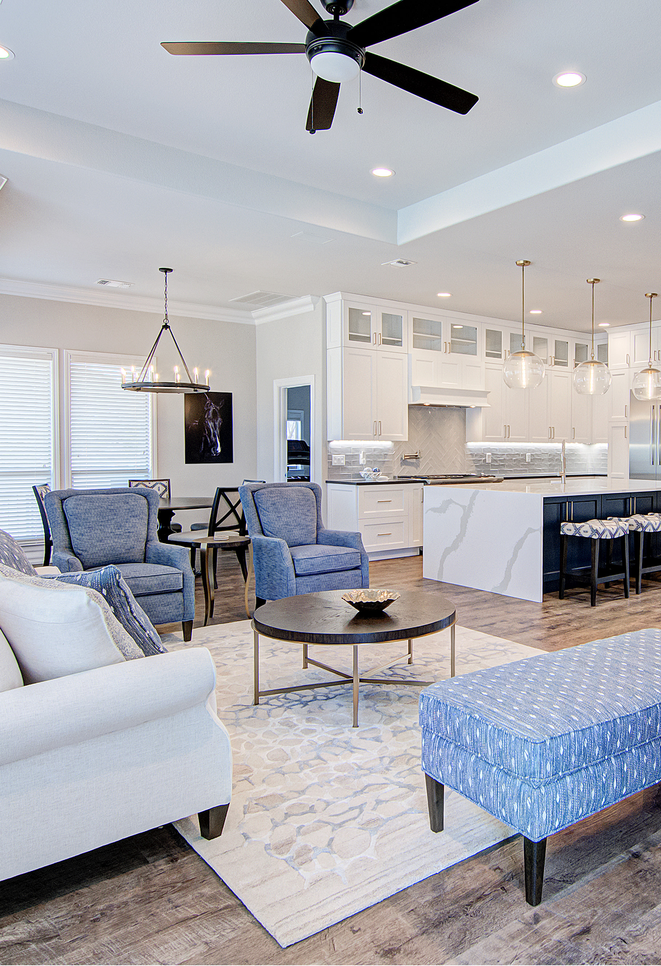 A living room filled with furniture and a ceiling fan.