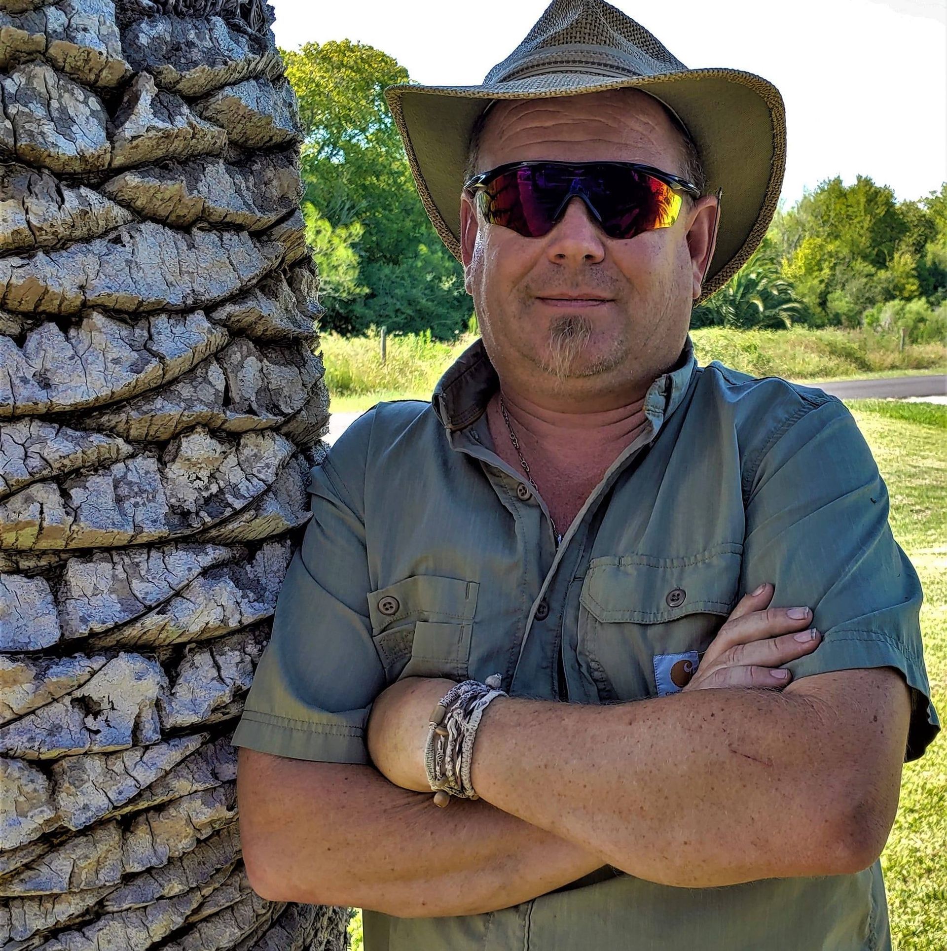 This image shows a headshot of Eric Putnam BCMA standing next to a palm tree with his arms crossed.