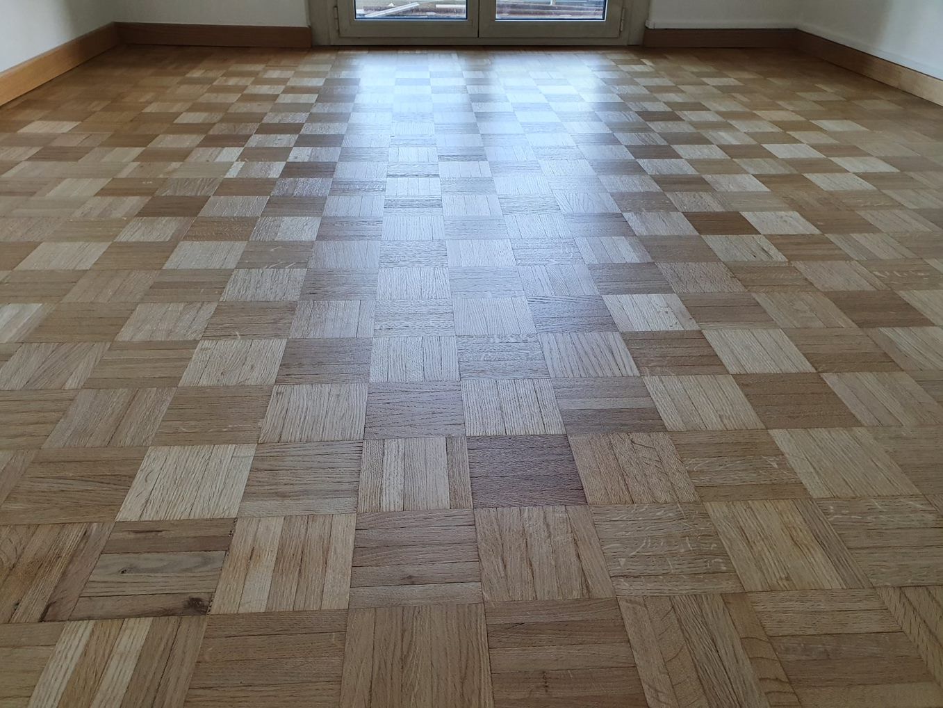 parquet lucido dopo essere stato trattato