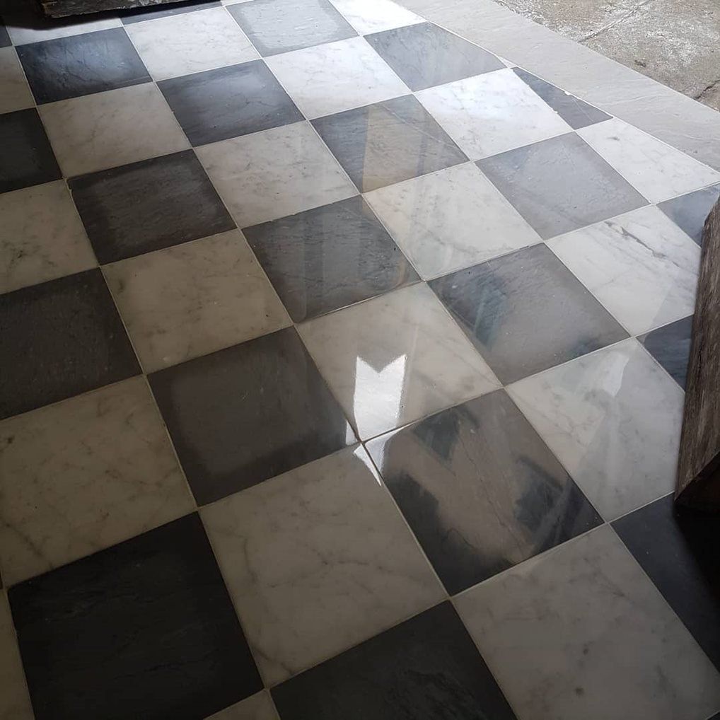 pavimento durante la levigatura