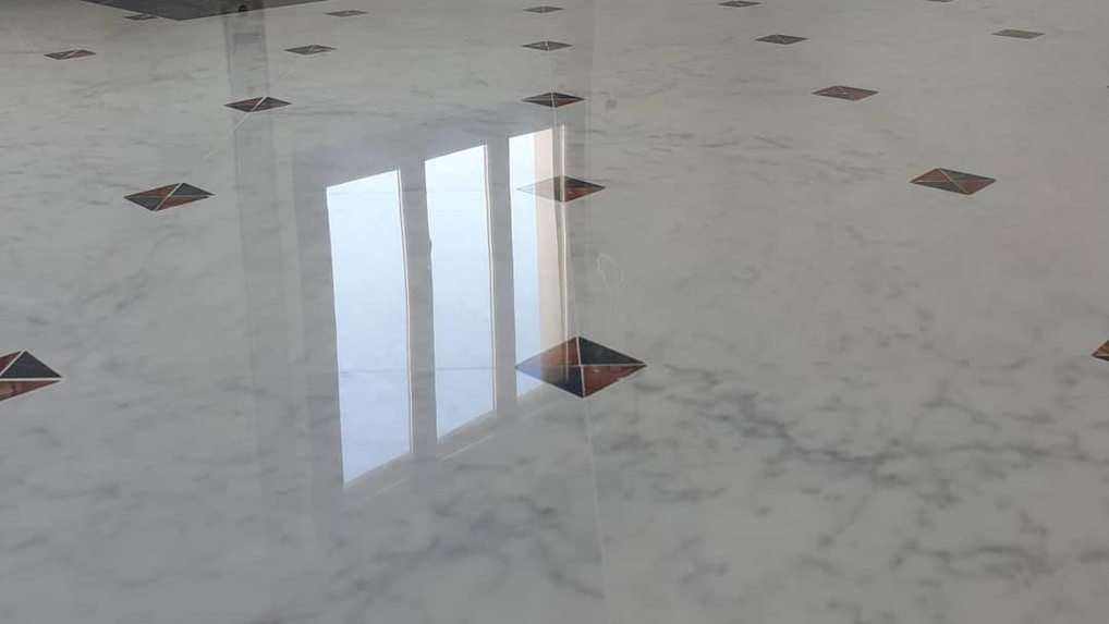 trattamento di lucidatura pavimento in marmo