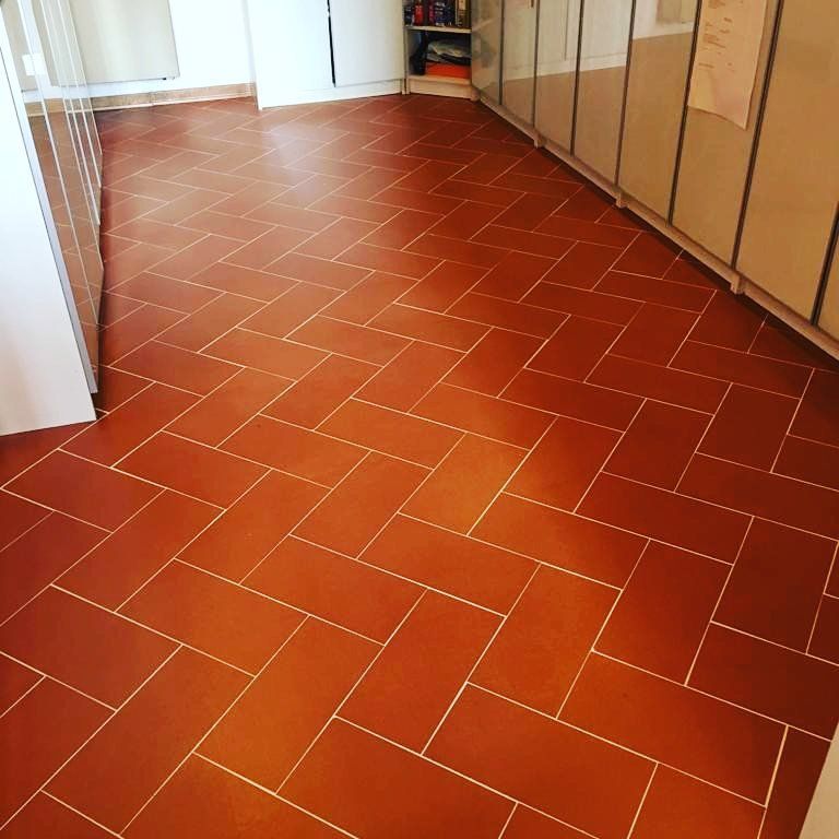 pavimento in cotto durante il trattamento