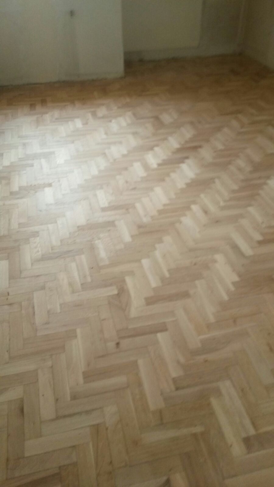 pavimento in legno prima della lucidatura