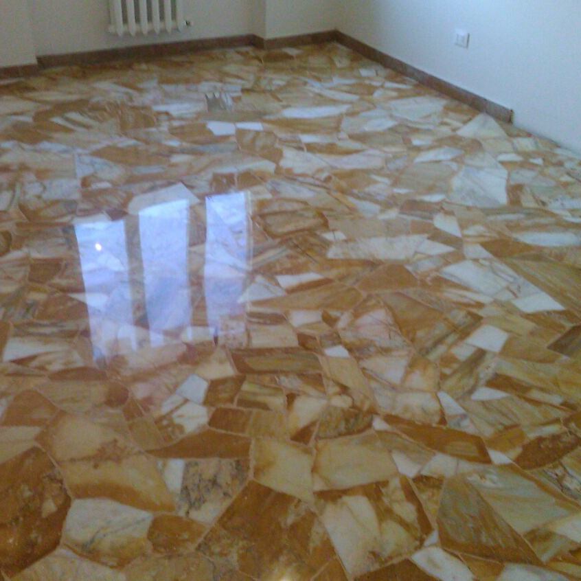 pavimento in marmo lucidato