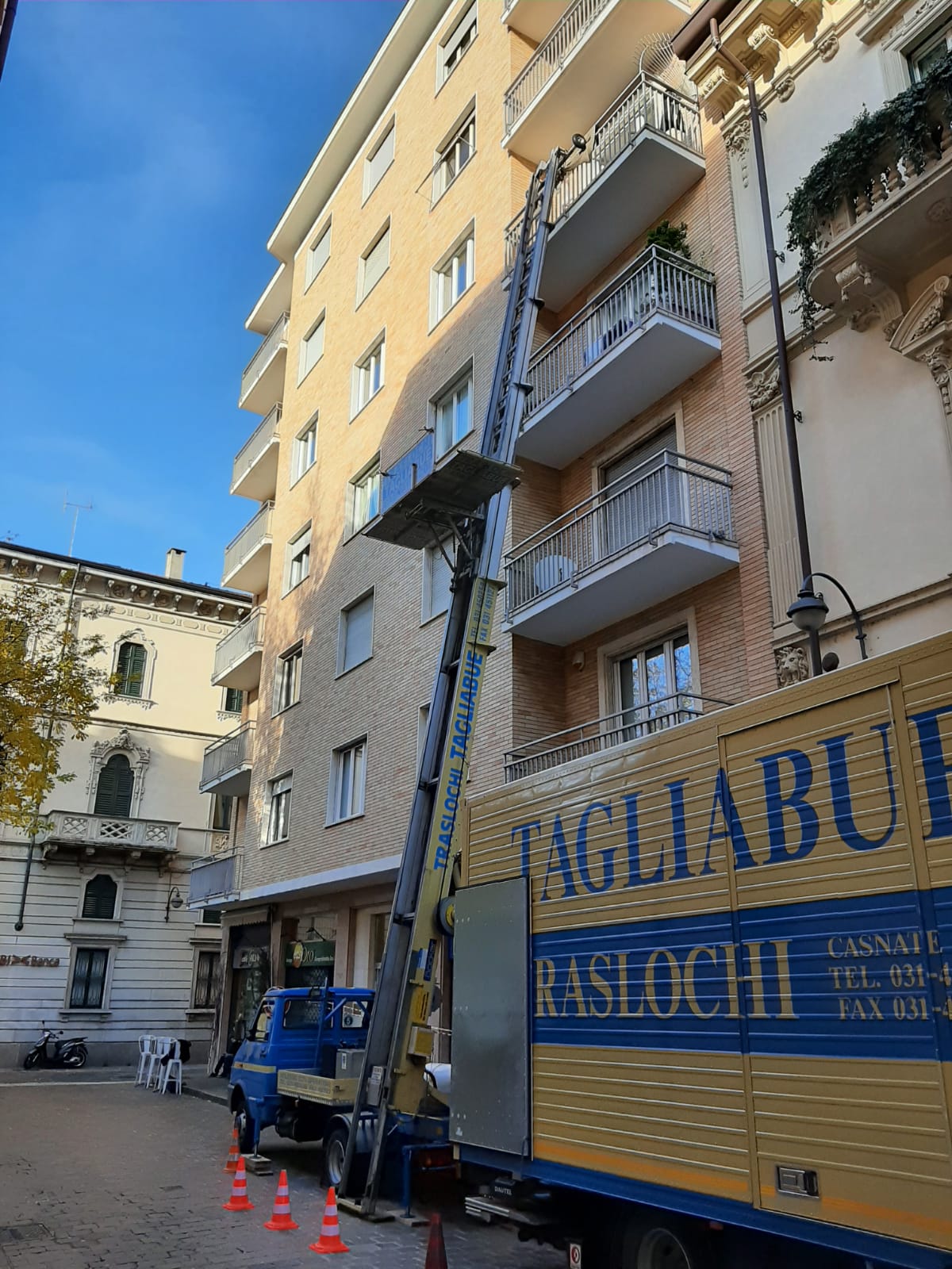 Trasloco con piattaforma aerea