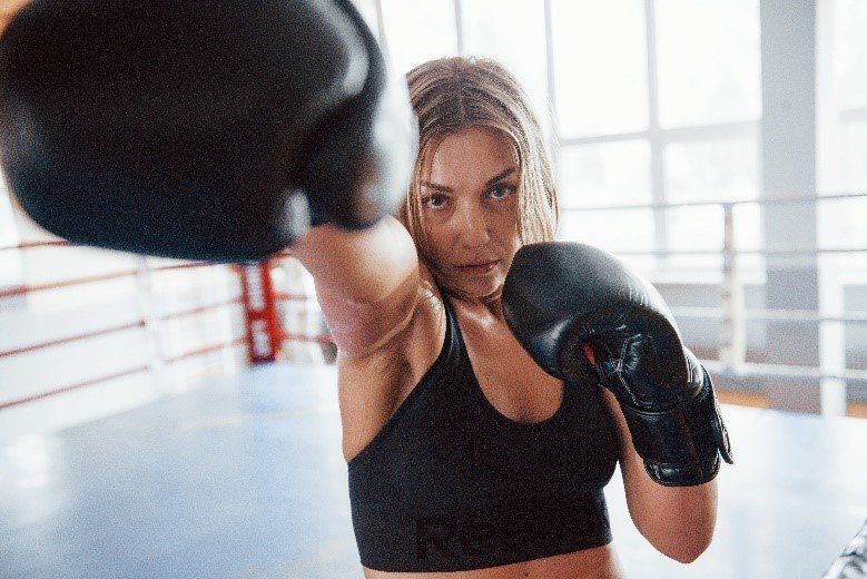 Professional Lady boxer flexes jab straight in front position