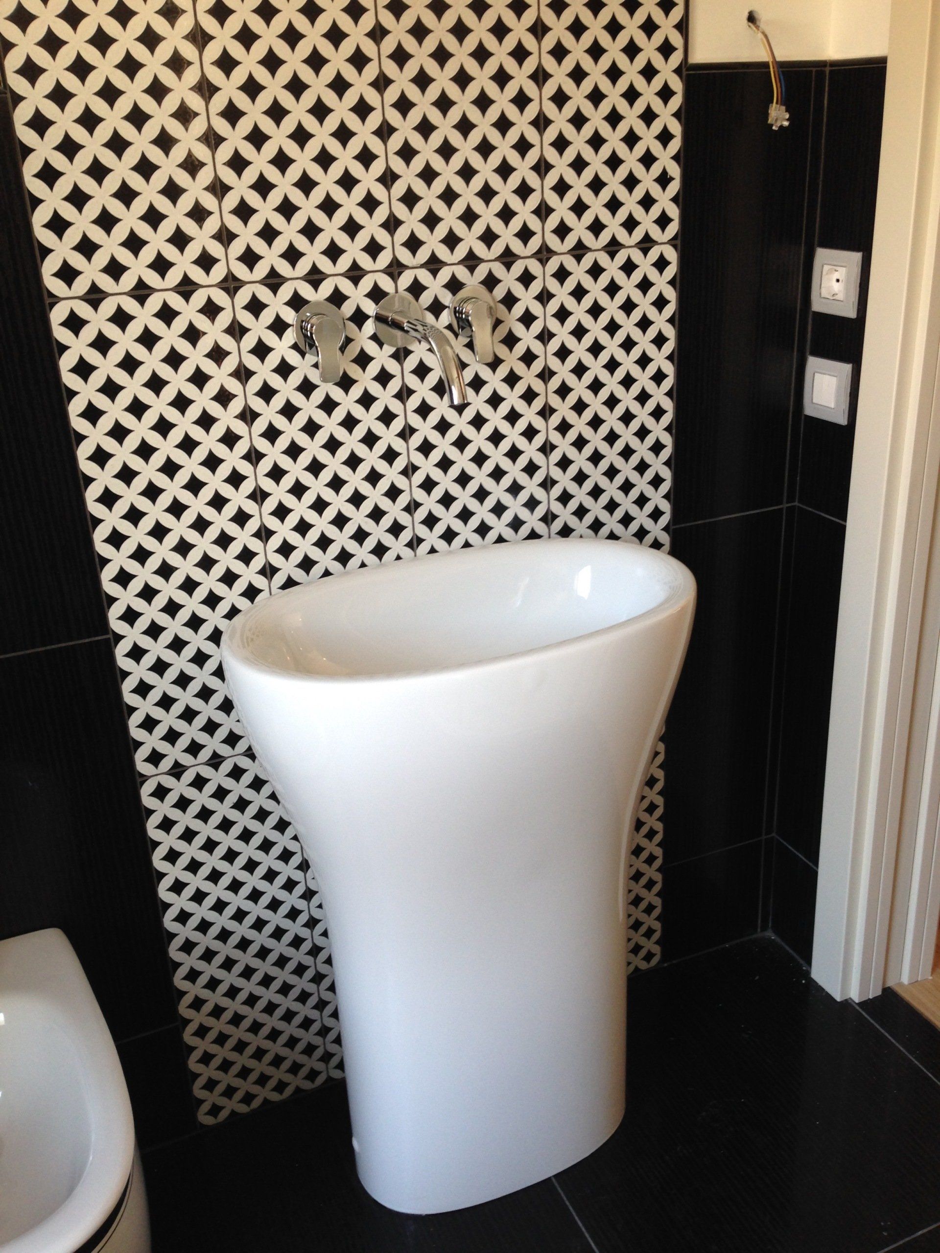 Lavandino bagno in ceramica