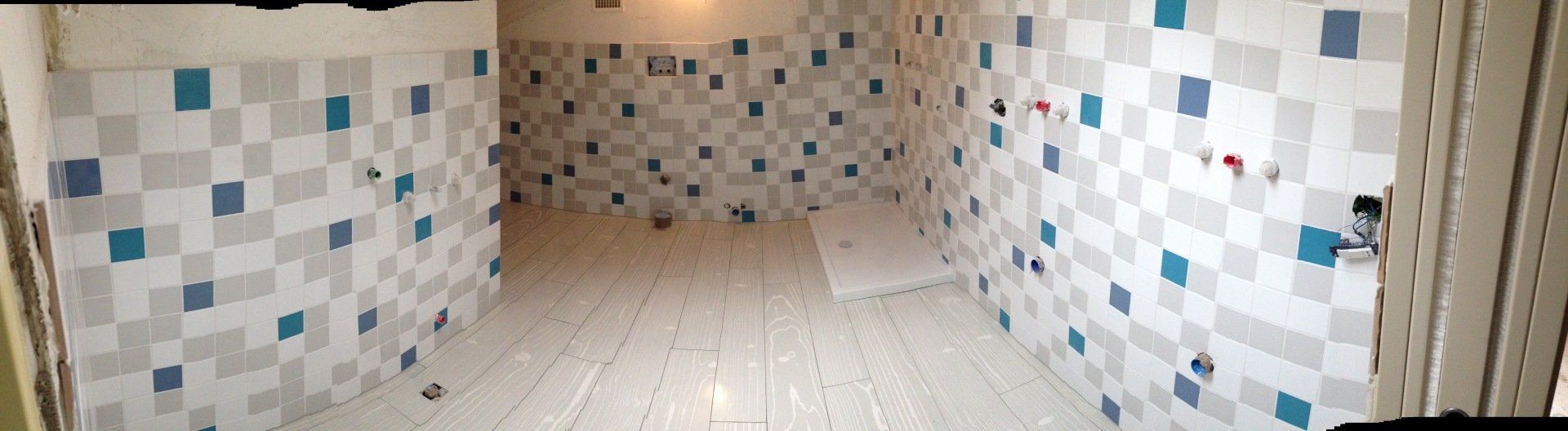 Pareti rivestite con piastrelle di ceramica