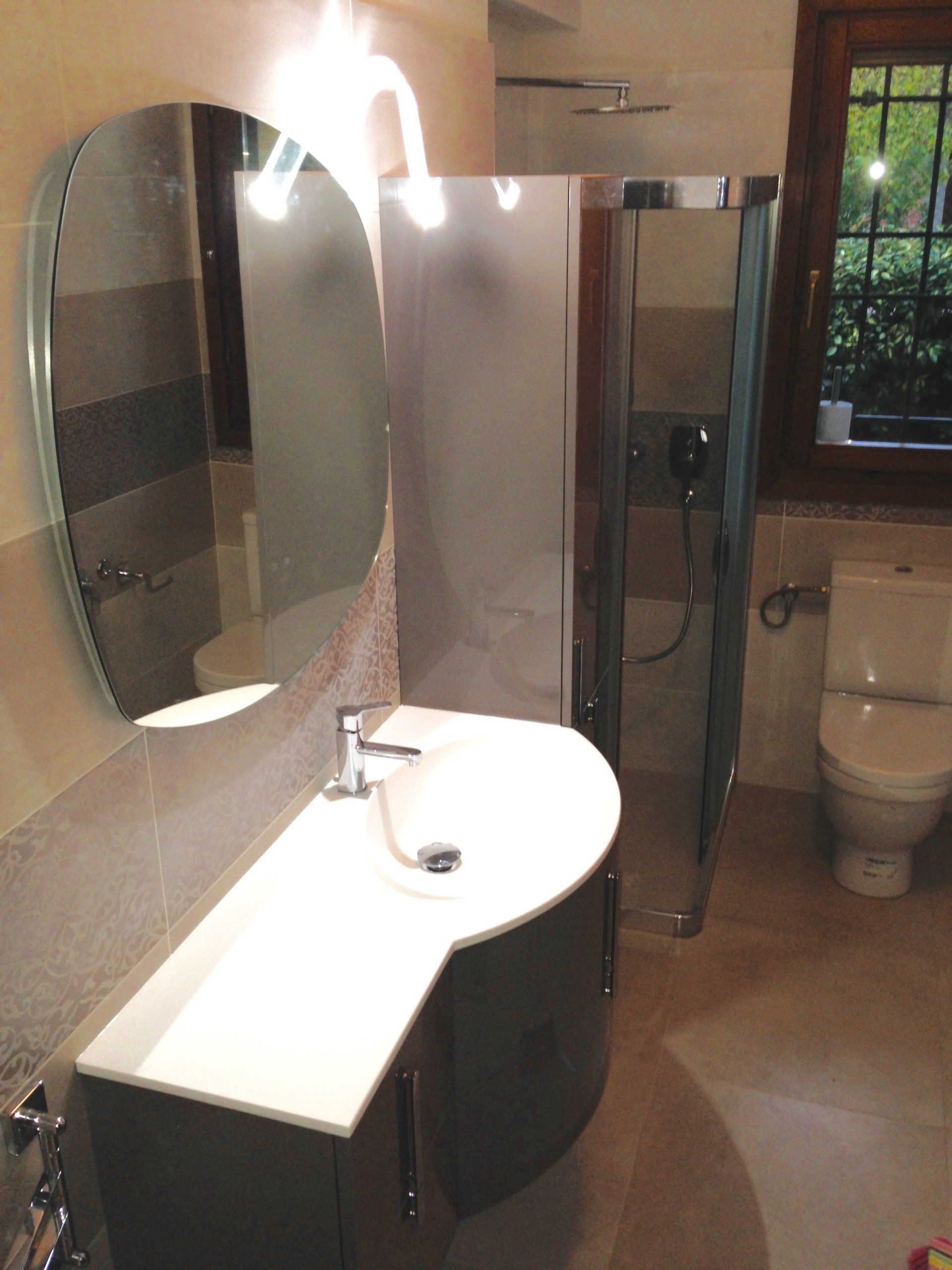 Lavandino bagno in ceramica realizzato su misura