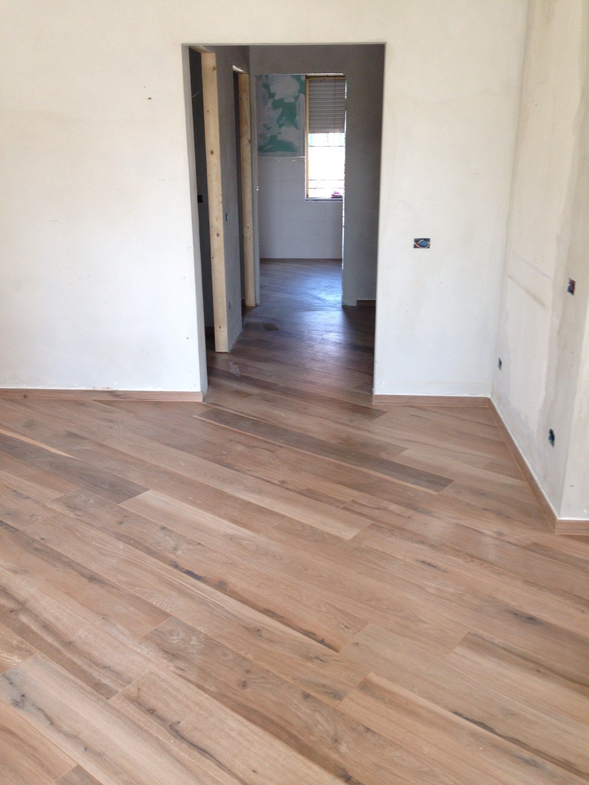 Pavimento con parquet chiaro