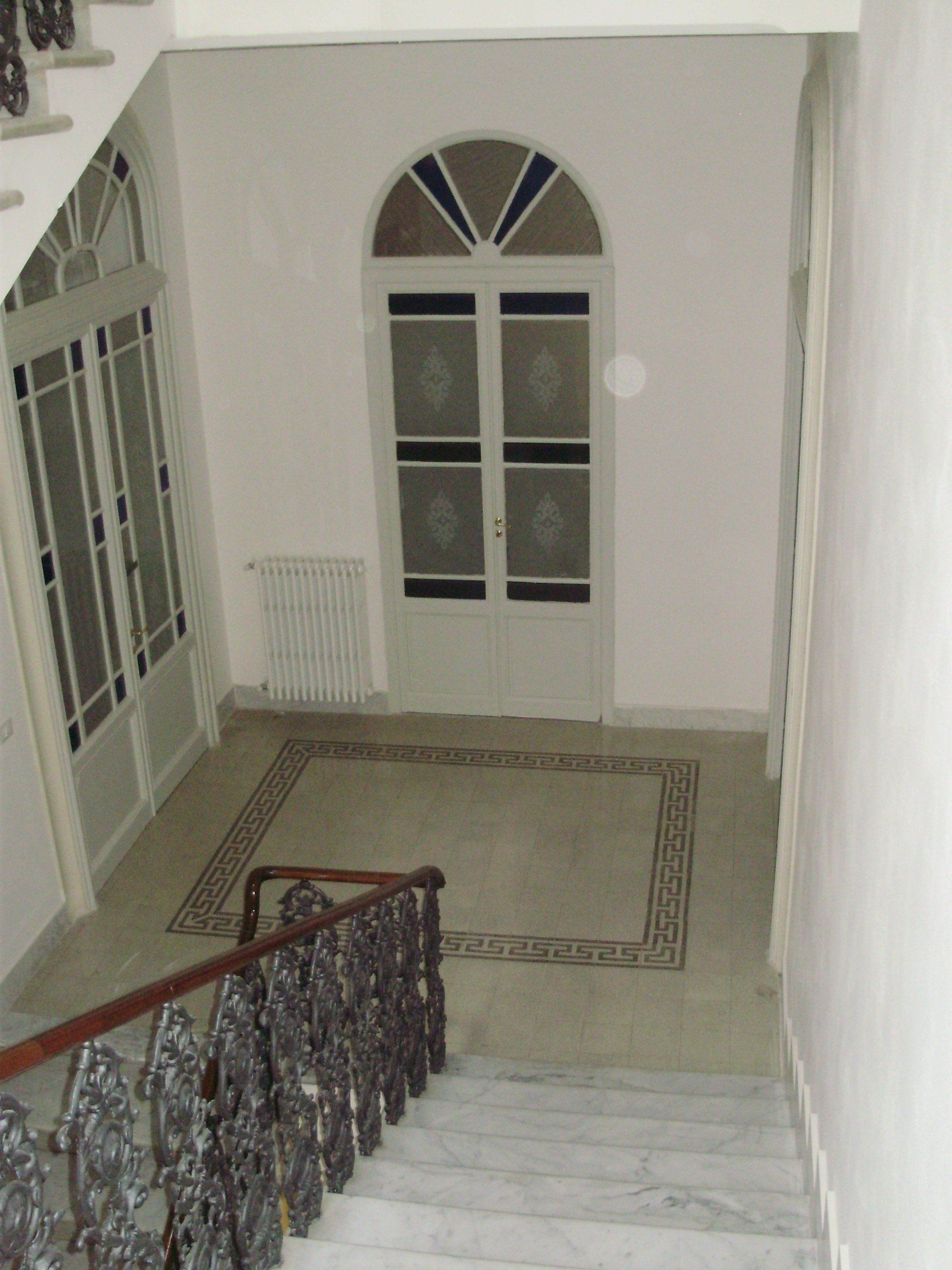 Realizzazione di pavimentazione dell'atrio di un palazzo