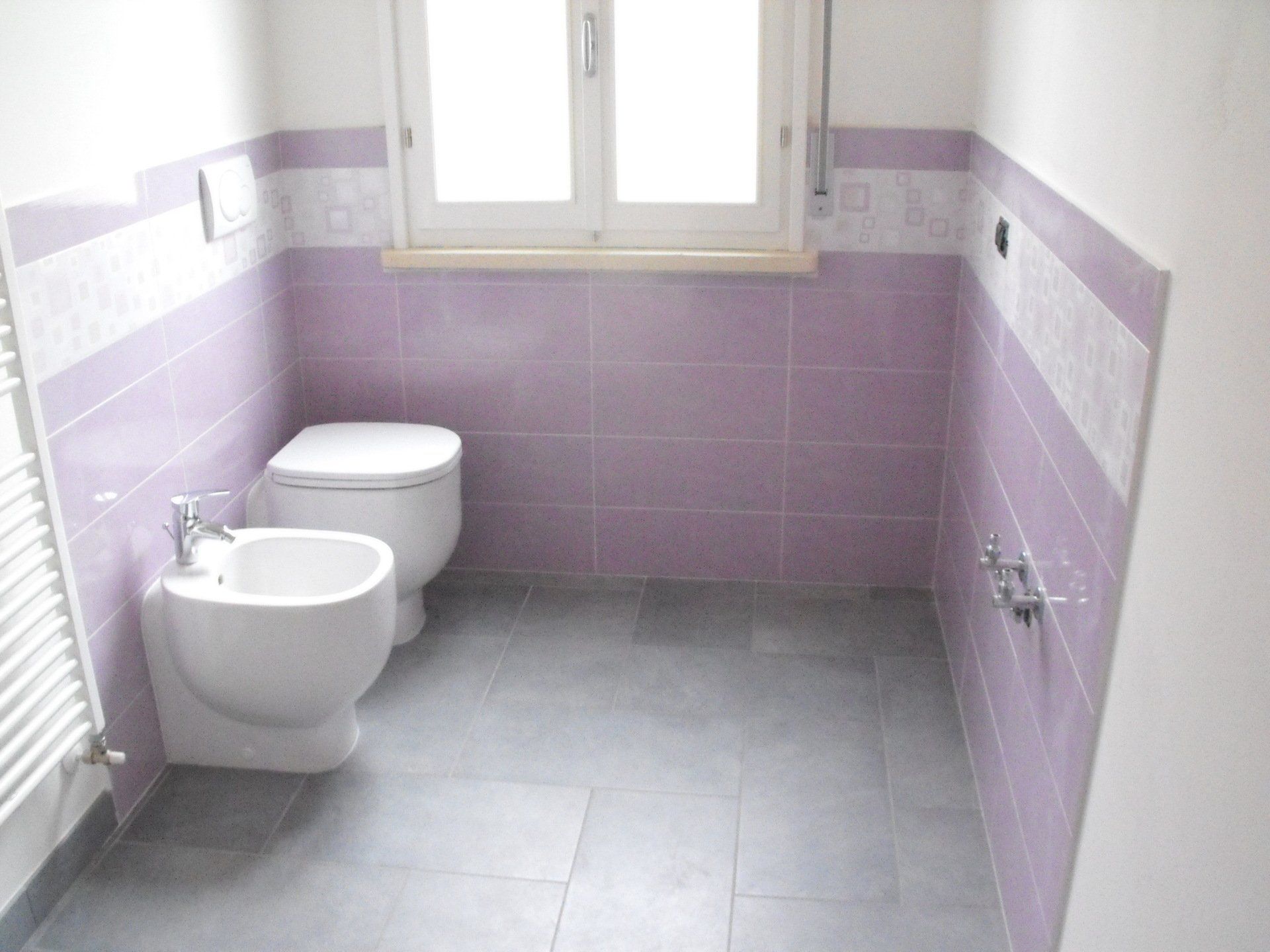 Piastrelle in ceramica colorata per rivestimento pareti bagno