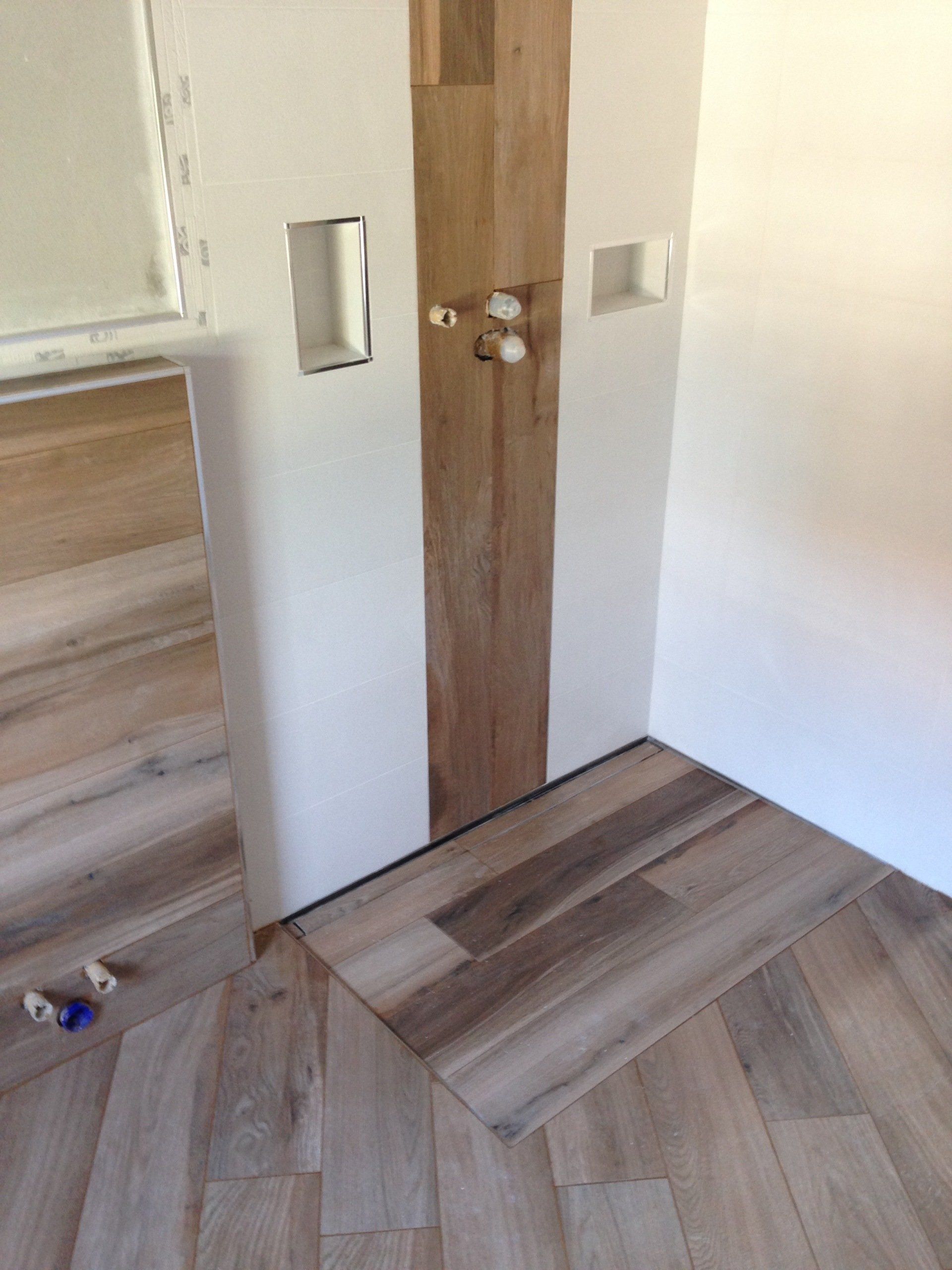 Posa di un pavimento di parquet